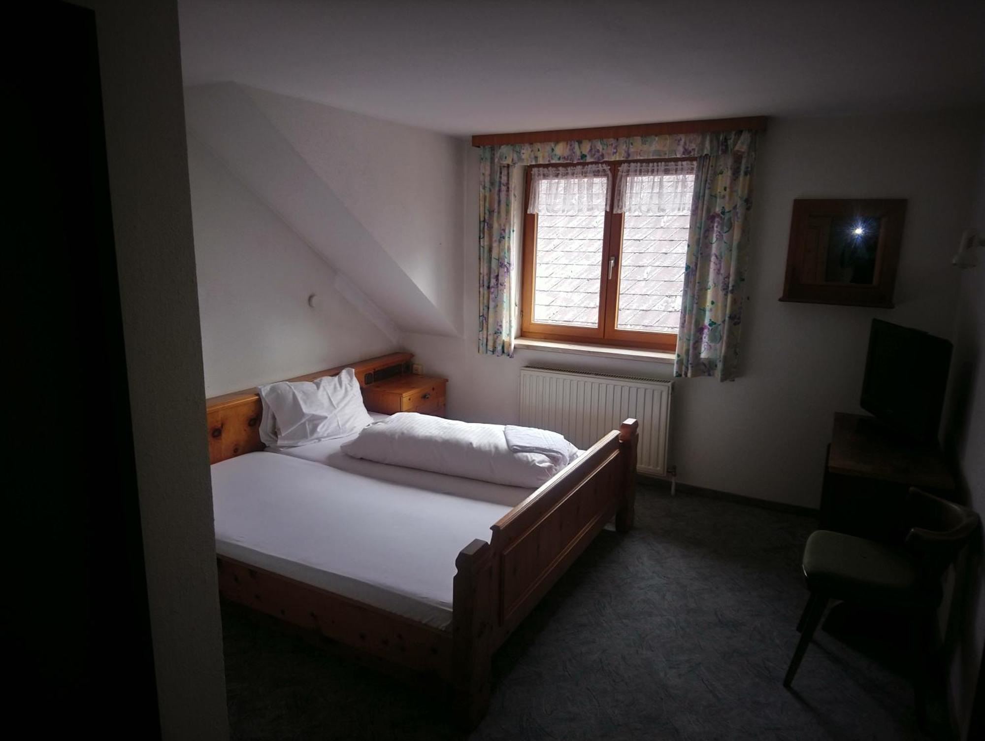 Gasthaus Krone Ubersaxen Номер фото